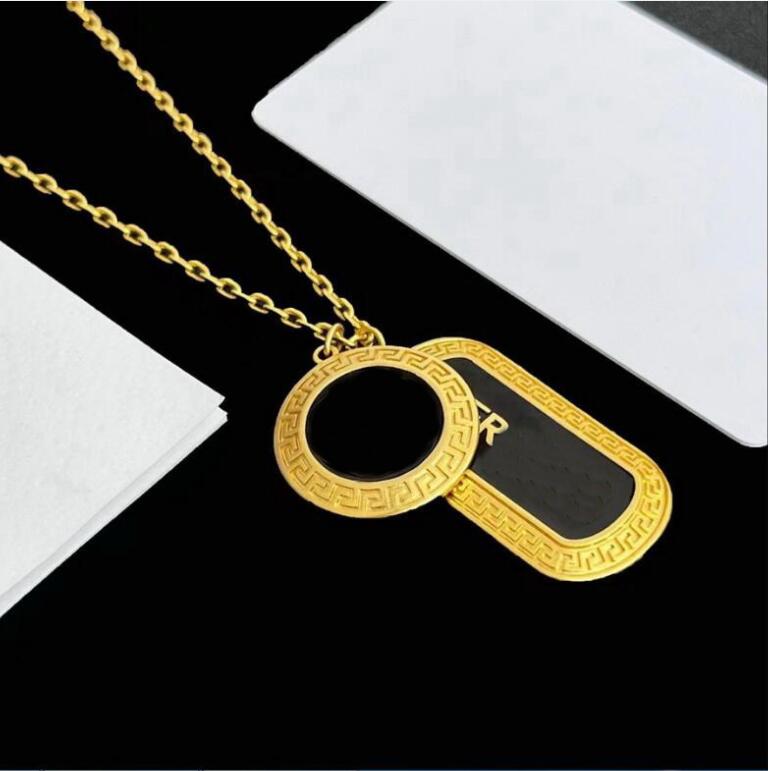 Fashion Basilisk Medusa round cards pendants women's Bracelet Necklace Stud Earring sets Brass 18K gold plated ladies Designer Jewelry Va03, Golden
Fashion Basilisk Medusa round cards pendants women's Bracelet Necklace Stud Earring sets Brass 18K gold plated ladies Designer Jewelry Va03, Golden