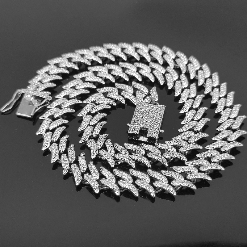 Alloy dragon beard buckle 16mm wide thorns thorns Cuban chain gold chain full of diamonds rap hip-hop necklace
Alloy dragon beard buckle 16mm wide thorns thorns Cuban chain gold chain full of diamonds rap hip-hop necklace