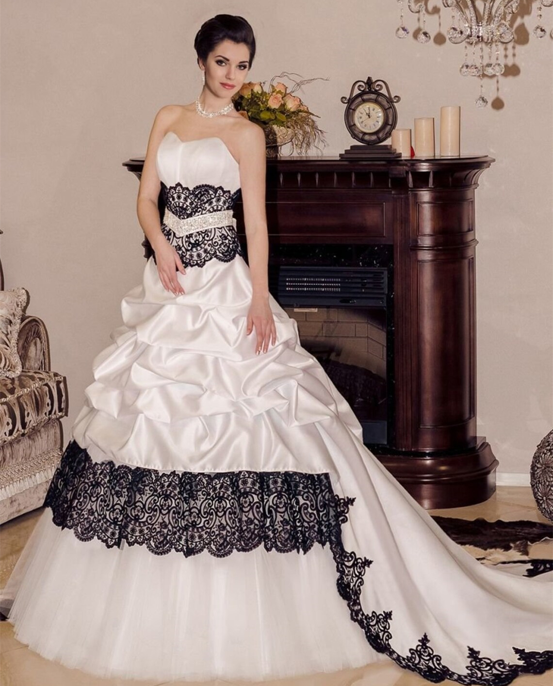 Gothic Black And White Ball Gown Wedding Dresses Strapless Sleeveless Long Bride Dress Ruched Skirt Vintage Corset Bridal Gowns 2022 Lace And Satin Ve