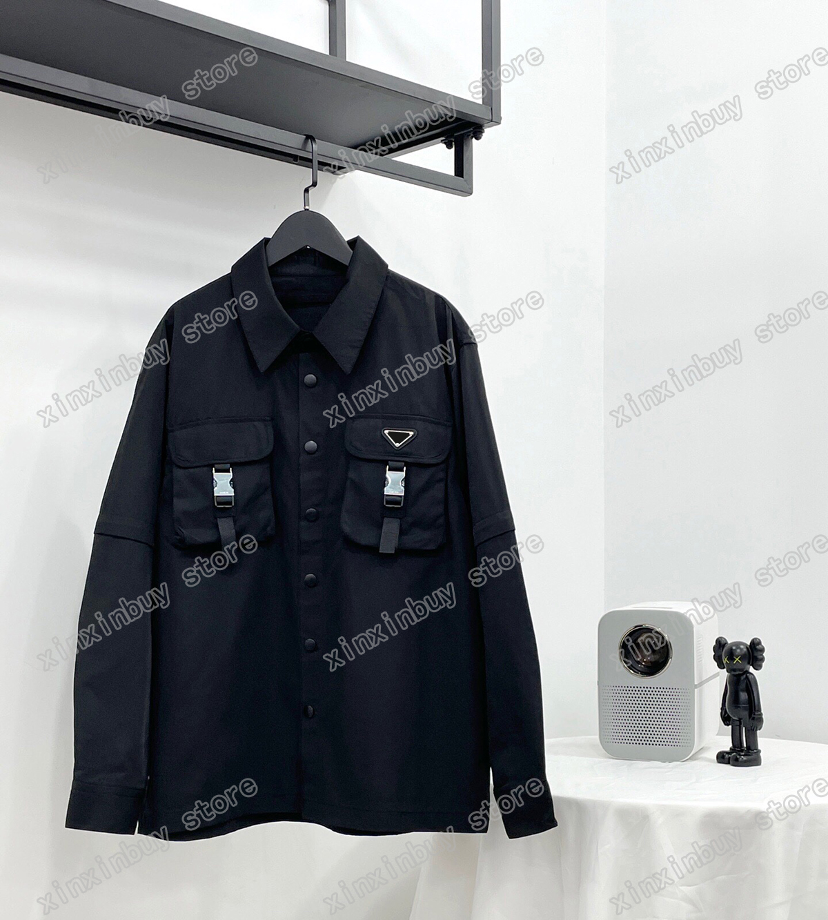 22ss Men Women Designers Jackets Nylon coat Metal triangle label Lapel Neck Zipper sleeve paris Streetwear black M-XL
22ss Men Women Designers Jackets Nylon coat Metal triangle label Lapel Neck Zipper sleeve paris Streetwear black M-XL