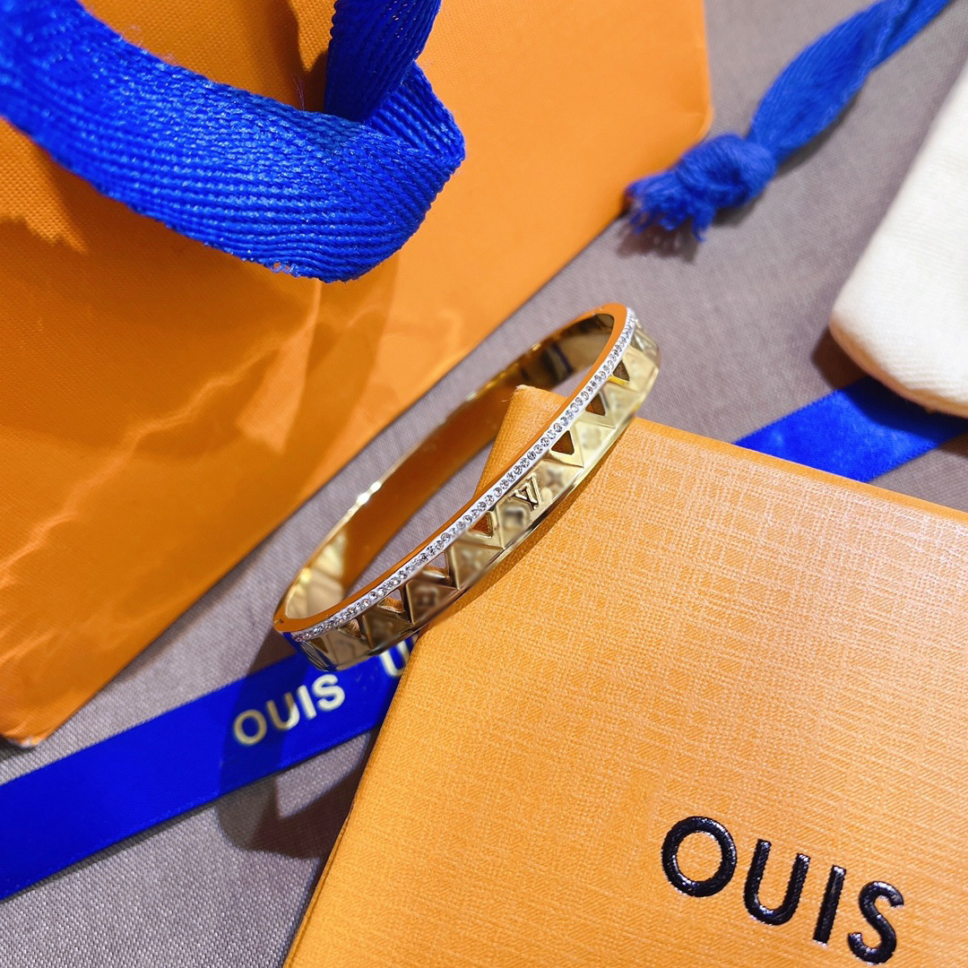 Europe America Fashion Style Bracelets Women Bangle Luxury Designer Jewelry Crystal 18K Gold Plated Stainless steel Lovers Gift Bangles Mens Bracelet S267
Europe America Fashion Style Bracelets Women Bangle Luxury Designer Jewelry Crystal 18K Gold Plated Stainless steel Lovers Gift Bangles Mens Bracelet S267