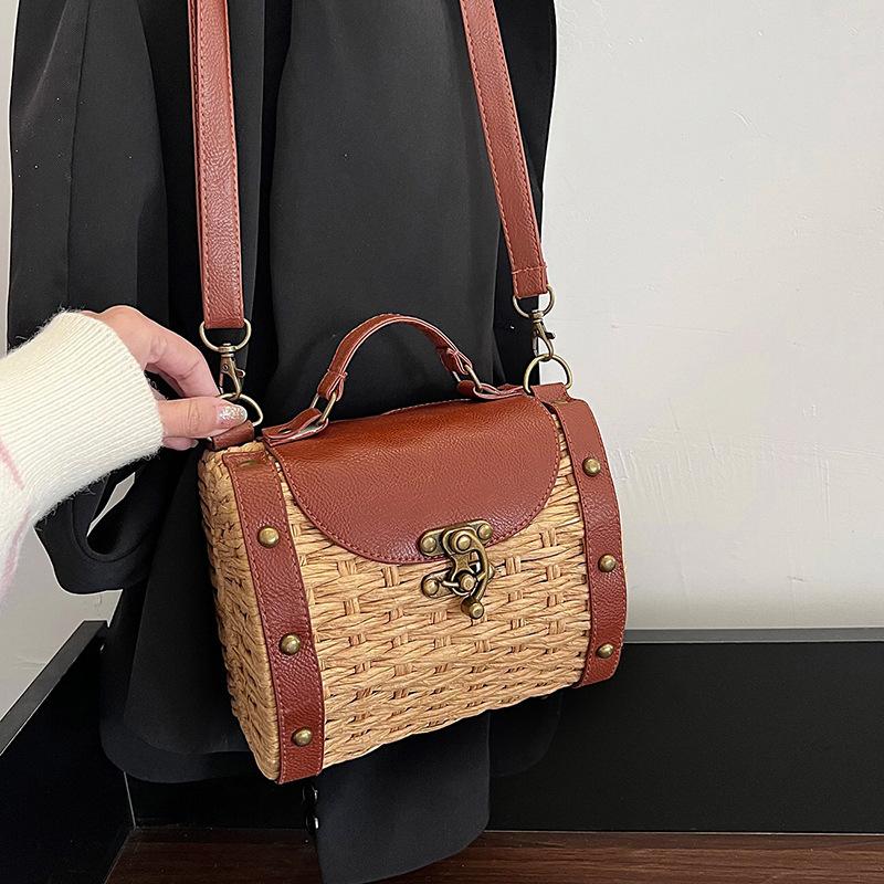 Evening Bags Brand Designer Small Beach Shoulder Crossbody Women Straw Handbags Purses 2022 Summer Ladies Messenger BagsEvening, Khaki
Evening Bags Brand Designer Small Beach Shoulder Crossbody Women Straw Handbags Purses 2022 Summer Ladies Messenger BagsEvening, Khaki