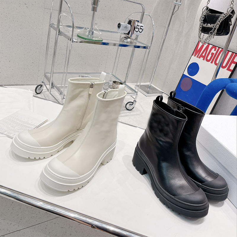 2022 New Symbol Women Leather Ankle Boots Black White Supple Calfskin Round Side Zipper Round Toe Boots EVA Sole Winter Large Size Boots With Box NO402, Grey
2022 New Symbol Women Leather Ankle Boots Black White Supple Calfskin Round Side Zipper Round Toe Boots EVA Sole Winter Large Size Boots With Box NO402, Grey