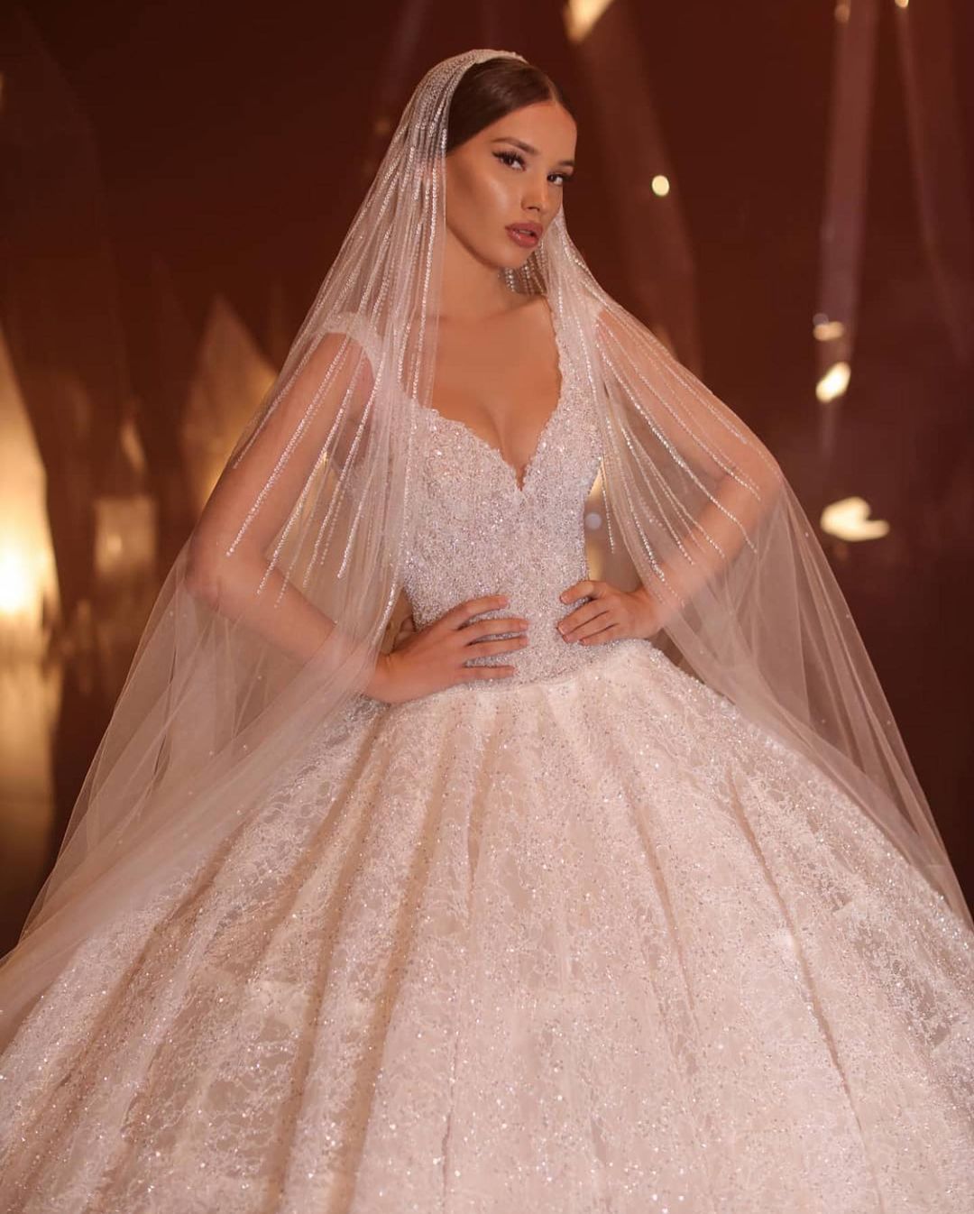 Sparkling Ball Gown Wedding Dresses Shiny Sequins Beads V Neck Lace Up Sequins Sleeveless Backless Floor Length Train Elegant High Waist Vintage Robes