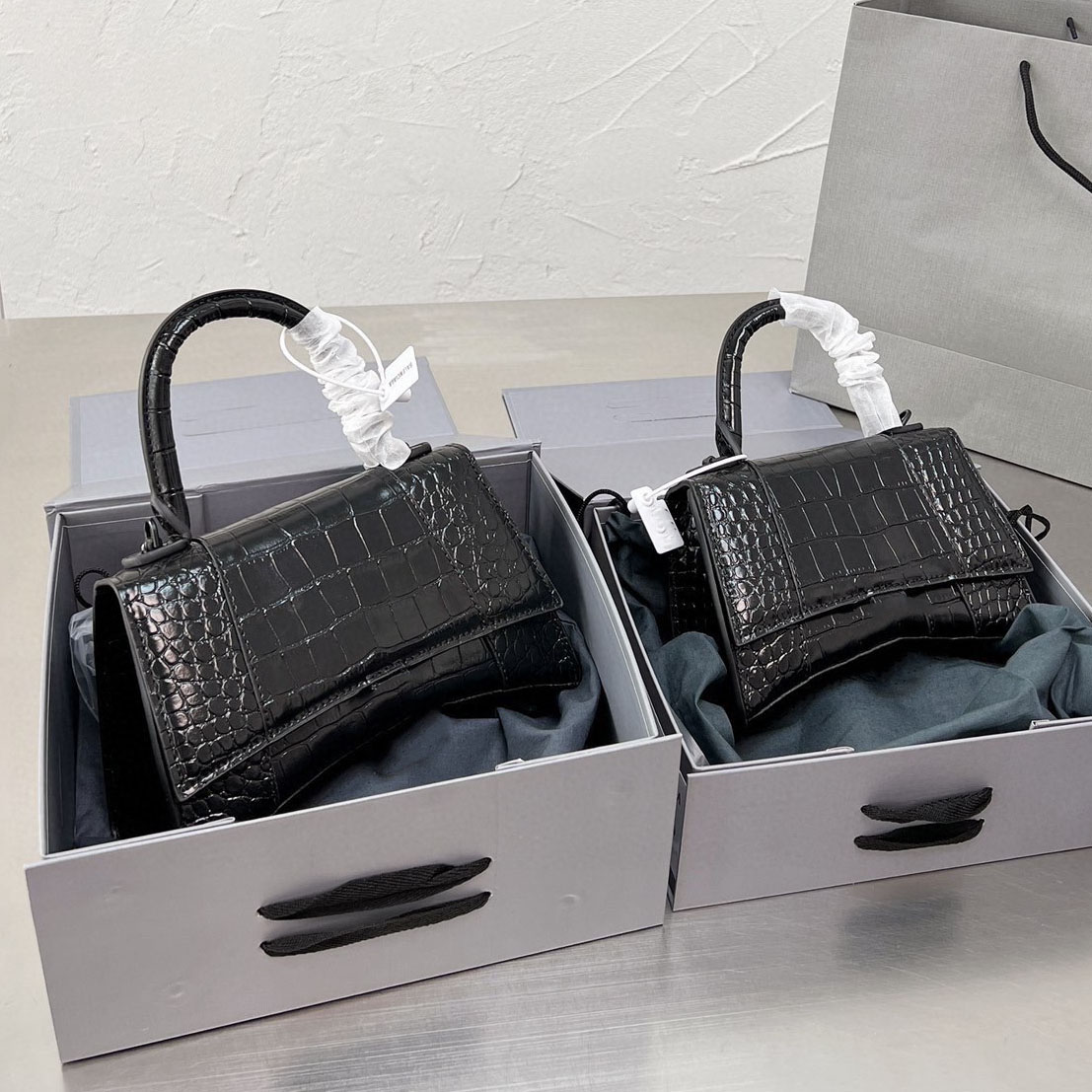 2022 A top Luxury designer hourglass bag ladies crocodile pattern shoulder bags leather ladiess handbag presbyopia wallet messenger backpack 19cm 23cm, Black crocodile with black buckle
2022 A top Luxury designer hourglass bag ladies crocodile pattern shoulder bags leather ladiess handbag presbyopia wallet messenger backpack 19cm 23cm, Black crocodile with black buckle