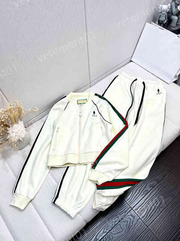 GCI Tracksuits Women Jackets Pants Two Piece Sets GU Embroidery Print Brand Sweatsuits 0912
GCI Tracksuits Women Jackets Pants Two Piece Sets GU Embroidery Print Brand Sweatsuits 0912