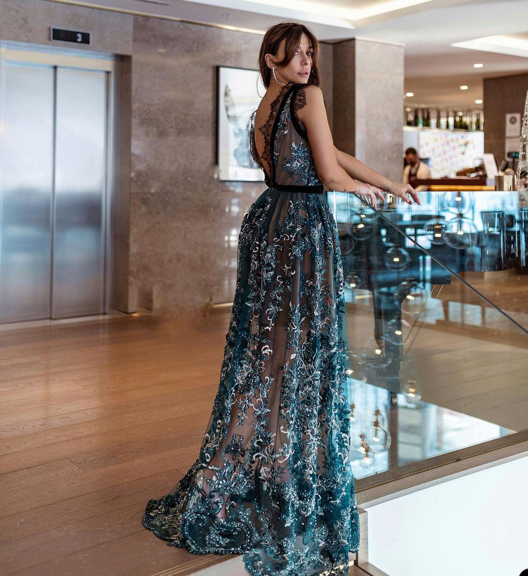 Hunter Elegant Evening Dresses Applique Lace Custom Made Sleeveless Perspective V-Neck Party Prom Dress Robe de mariée