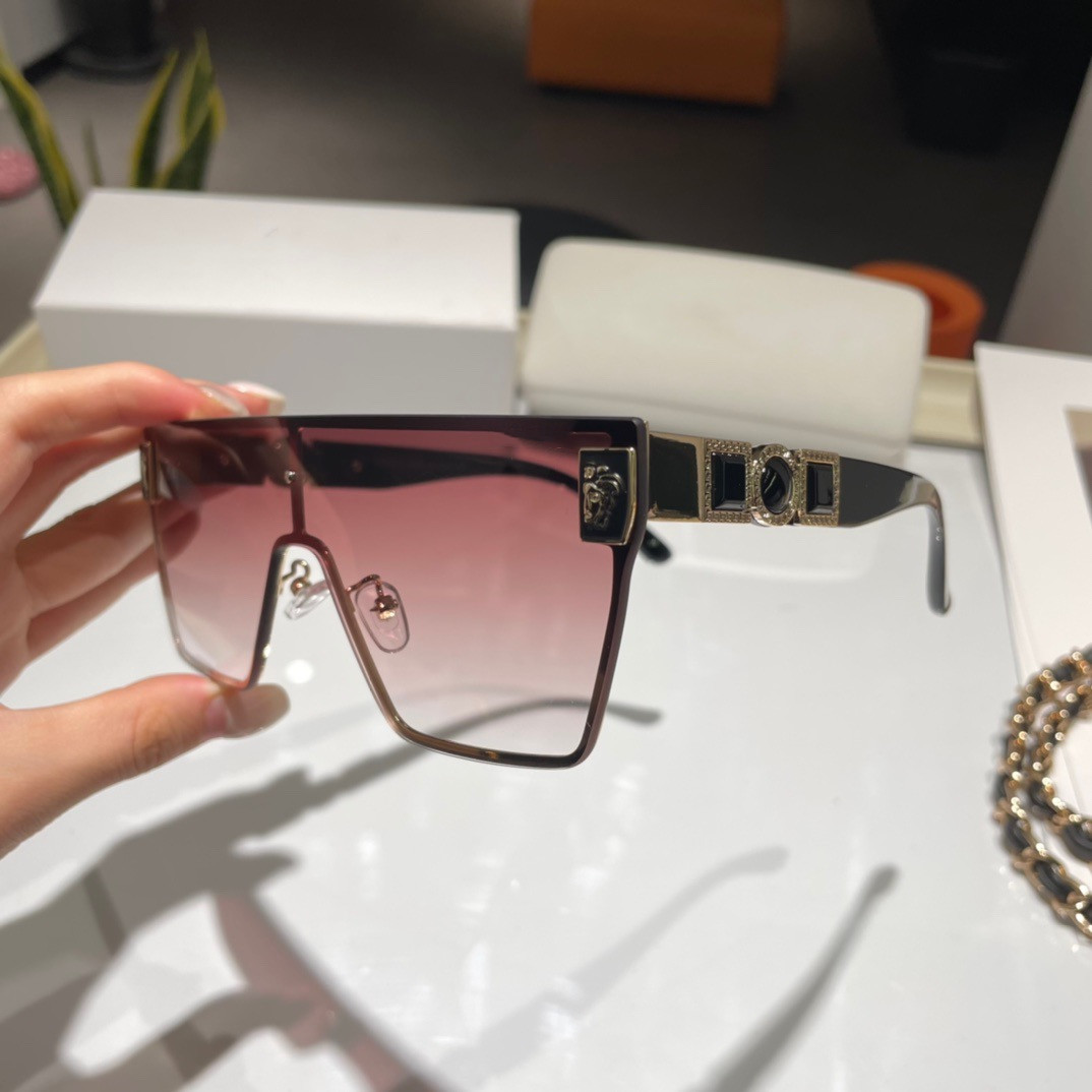 Selling Fashion Luxury- High Quality Classic Sunglasses Designer Brand Mens Womens Sun Glasses Eyewear Metal Glass Lenses
Selling Fashion Luxury- High Quality Classic Sunglasses Designer Brand Mens Womens Sun Glasses Eyewear Metal Glass Lenses