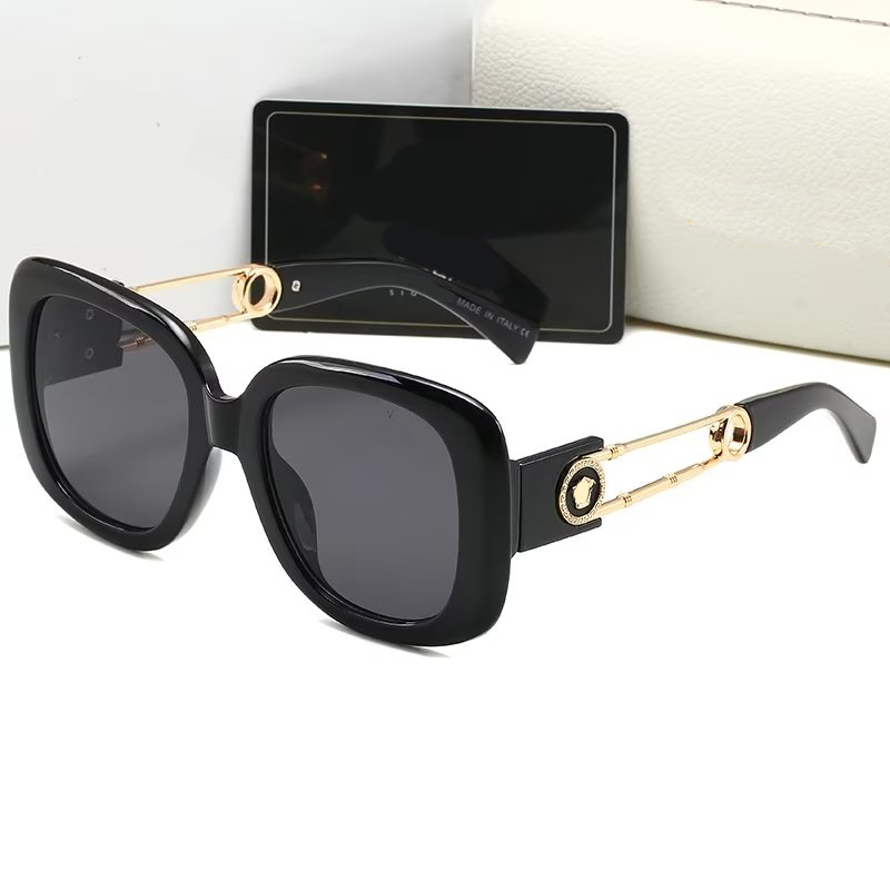 Designer Mens Sunglasses Women Sunglasses Square Fashion Retro Trend Gold Frame Glass Lens Eyewear for 5 Color Optional Exquisite Gift Box High Quality
Designer Mens Sunglasses Women Sunglasses Square Fashion Retro Trend Gold Frame Glass Lens Eyewear for 5 Color Optional Exquisite Gift Box High Quality