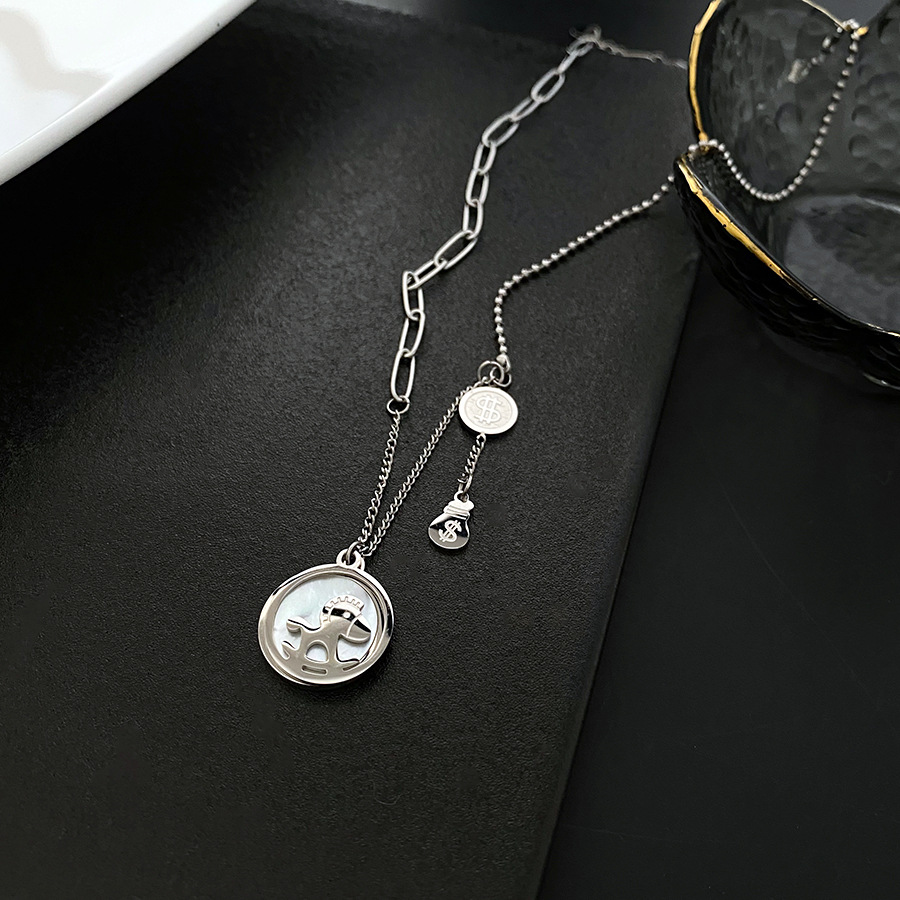Classic Design Shell Base Horse Pendant Necklace for Women Gift