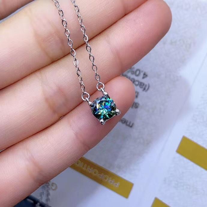 Pendant Necklaces Pouring Shiny Green Moisanite Gemstone Necklace Women Silver Jewelry 925 Sterling Birthday GiftPendant
Pendant Necklaces Pouring Shiny Green Moisanite Gemstone Necklace Women Silver Jewelry 925 Sterling Birthday GiftPendant