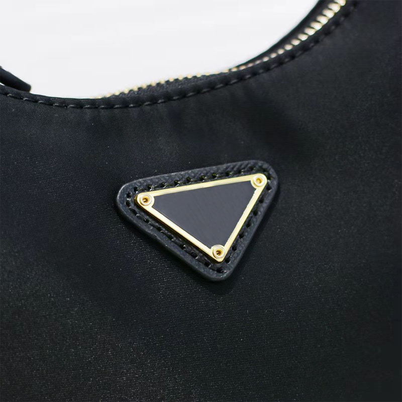2023 Top Quality Canvas bags Luxury Bag Designer handbags for women shoulder bag lady Chest pack chains handbag Sacoche 1 Pieces Co, Silver chain-red
2023 Top Quality Canvas bags Luxury Bag Designer handbags for women shoulder bag lady Chest pack chains handbag Sacoche 1 Pieces Co, Silver chain-red