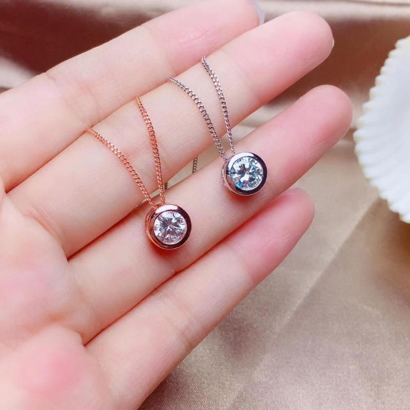 Pendant Necklaces Classic Moissanite Necklace High Jewelry Sparkling Natural Stone S925 Sterling Silver WomanPendant
Pendant Necklaces Classic Moissanite Necklace High Jewelry Sparkling Natural Stone S925 Sterling Silver WomanPendant