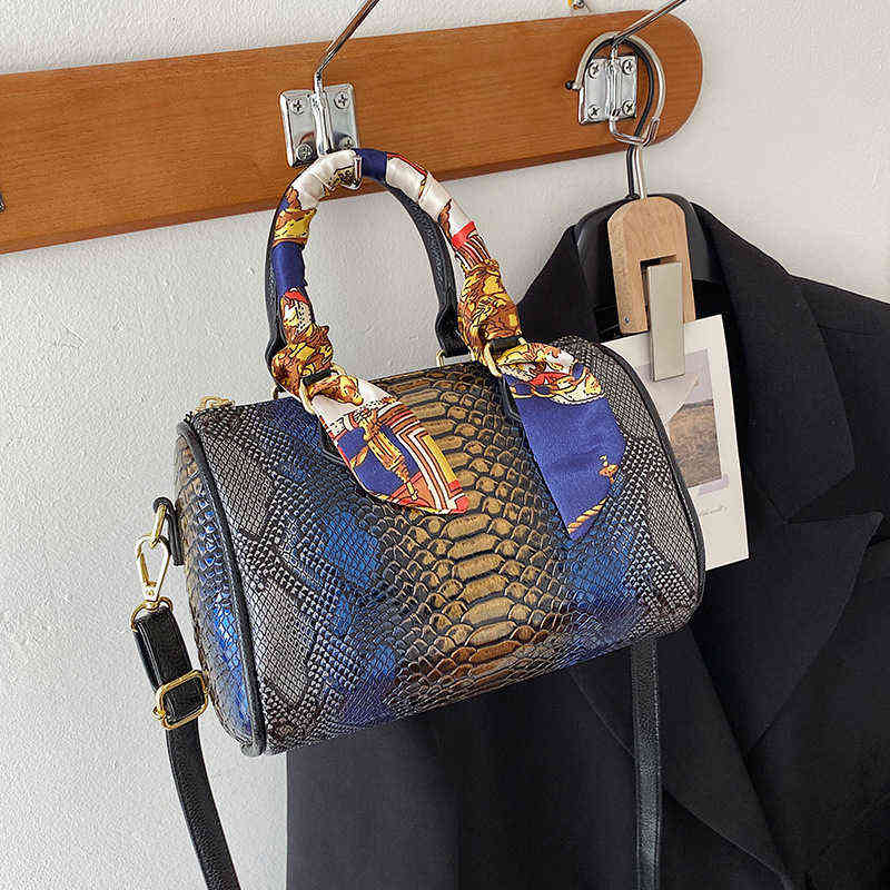 Silk Scarf Handbag Snake Skin Pillow Bag Texture Fashion One Shoulder Menger Boston, Yellow
Silk Scarf Handbag Snake Skin Pillow Bag Texture Fashion One Shoulder Menger Boston, Yellow