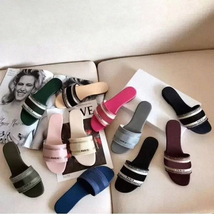 Designers Paris Embroidered Dazzle slipper women ladies scuffs summer beach striped causal flip flops flat Slide Slippers sandals Designers dio Embroidery letters Slides dior
Designers Paris Embroidered Dazzle slipper women ladies scuffs summer beach striped causal flip flops flat Slide Slippers sandals Designers dio Embroidery letters Slides dior