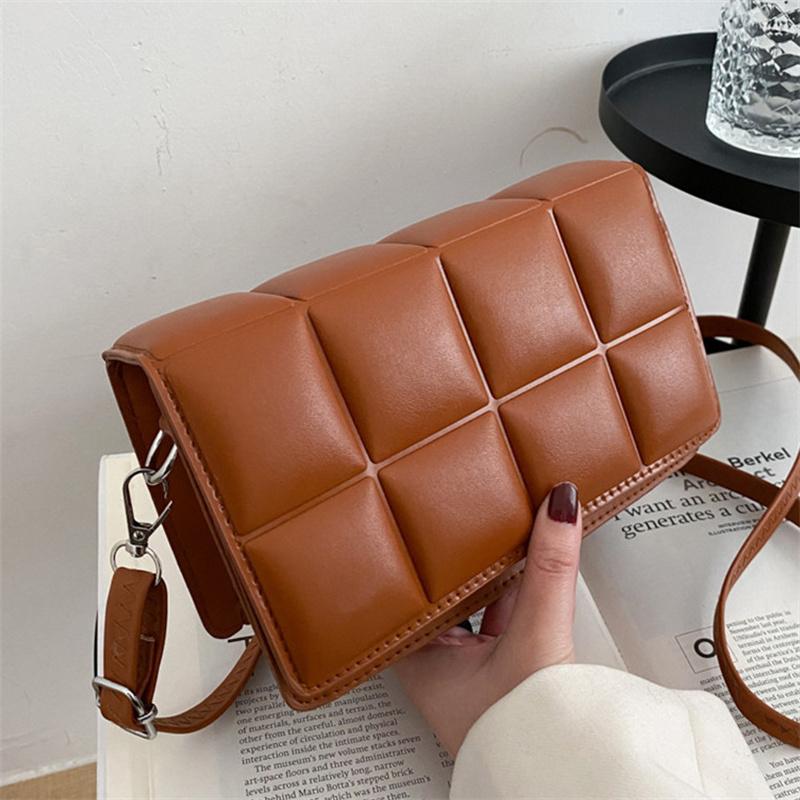 Evening Bags Fashion Women's Bag 2022 Female Literary Single-Shoulder Minority Design Cross-Body Flap Purse Handbags Trend Women'Eve, Red
Evening Bags Fashion Women's Bag 2022 Female Literary Single-Shoulder Minority Design Cross-Body Flap Purse Handbags Trend Women'Eve, Red