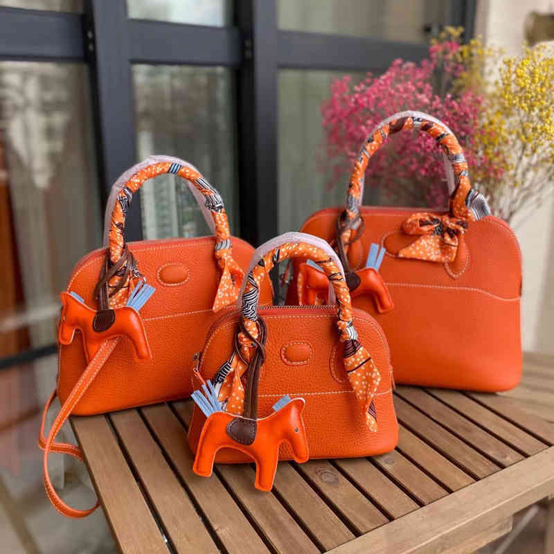 H classic Polaroid bag large capacity original Togo Leather Messenger Bag bowling shell leisure women's shoulder, 22cmx9cmx16cm
H classic Polaroid bag large capacity original Togo Leather Messenger Bag bowling shell leisure women's shoulder, 22cmx9cmx16cm