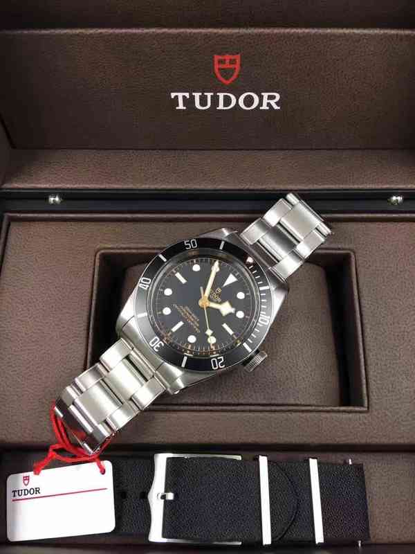 Women's Watch Designer Rudder Qicheng Biwan 41mm Small Black Flower Automatic Mechanical Men's 79230n Stainless Steel Red and Blue Bezel Bla
Women's Watch Designer Rudder Qicheng Biwan 41mm Small Black Flower Automatic Mechanical Men's 79230n Stainless Steel Red and Blue Bezel Bla