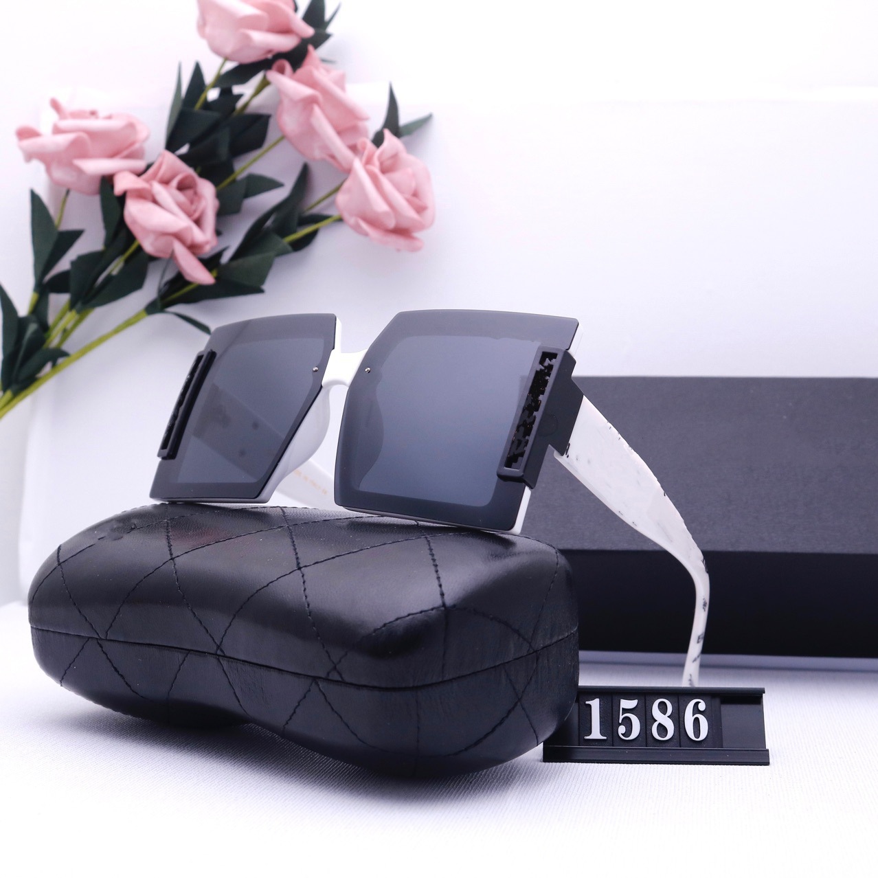 Henrye Designer Sunglasses for women street Polarized Gradient Lens eyeglasses shooting C sunglasses travel fashion glass 5 Color Glasses 1586 With box
Henrye Designer Sunglasses for women street Polarized Gradient Lens eyeglasses shooting C sunglasses travel fashion glass 5 Color Glasses 1586 With box