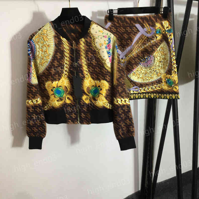 Womens Knitt Two Piece Dress Designer Tracksuits F Letter LOGO Retro Print Joint Suit Long-sleeved Zipper Jacket High-waisted Skirt Sets Women Clothing
Womens Knitt Two Piece Dress Designer Tracksuits F Letter LOGO Retro Print Joint Suit Long-sleeved Zipper Jacket High-waisted Skirt Sets Women Clothing