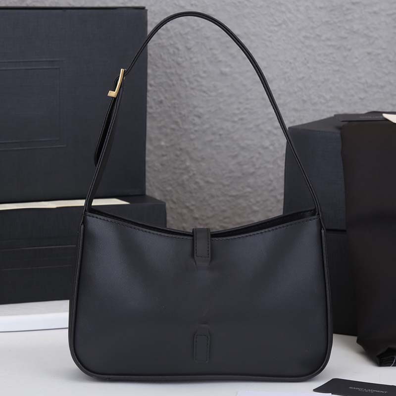 Axillary Hobo Bag Women Handbags Purse Genuine Leather Adjustable Strap Letter Metal Clasp Interior Zip Pocket Classic Shoulder Bags Small Tote Plain Wallets
Axillary Hobo Bag Women Handbags Purse Genuine Leather Adjustable Strap Letter Metal Clasp Interior Zip Pocket Classic Shoulder Bags Small Tote Plain Wallets