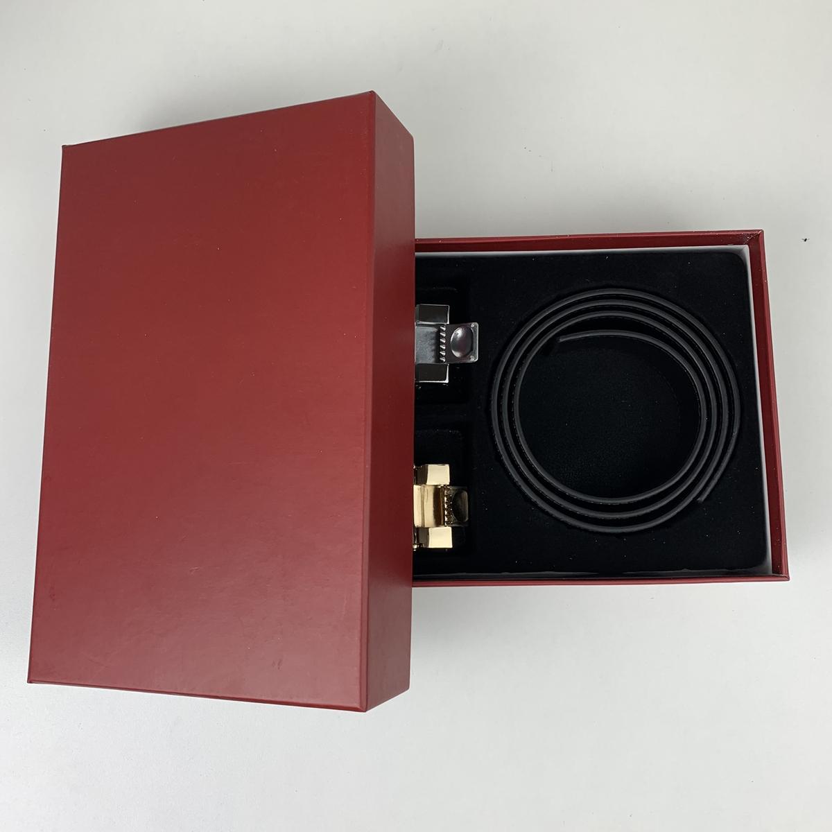 Belts for jeans Luxury Design Men Fashion Print Or Smooth belt 3.5cm 6 Combination High Quality Red Box size 105-125CM, Width 3.5cm with gift box
Belts for jeans Luxury Design Men Fashion Print Or Smooth belt 3.5cm 6 Combination High Quality Red Box size 105-125CM, Width 3.5cm with gift box