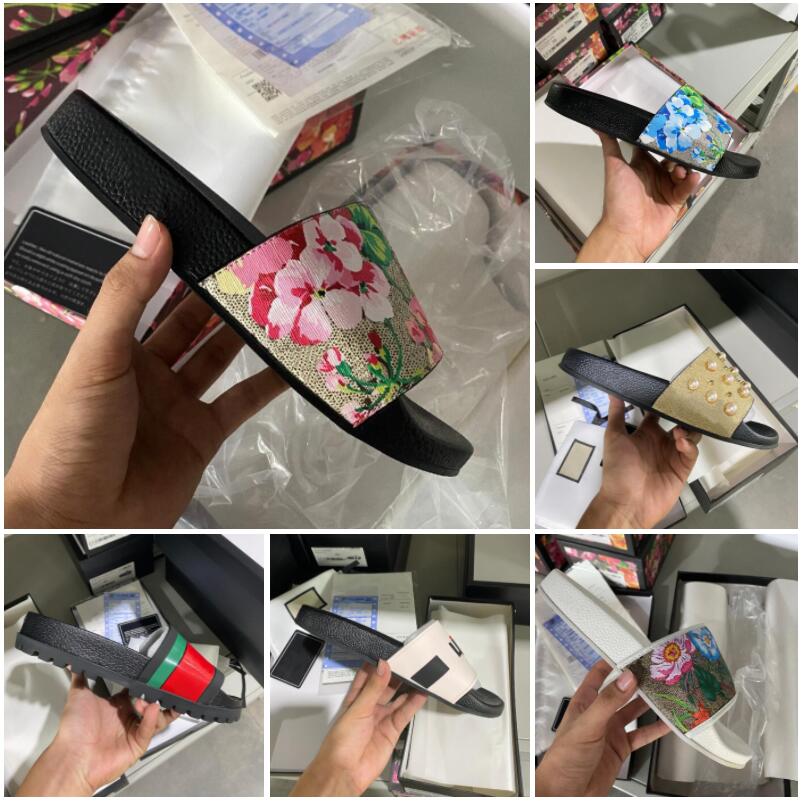 2022 Men Women Slippers Designer Shoes Luxury Slide Summer Fashion Wide Flat Sandals with Thick Sandal Slipper Flip Flops size 35-48, Box
2022 Men Women Slippers Designer Shoes Luxury Slide Summer Fashion Wide Flat Sandals with Thick Sandal Slipper Flip Flops size 35-48, Box