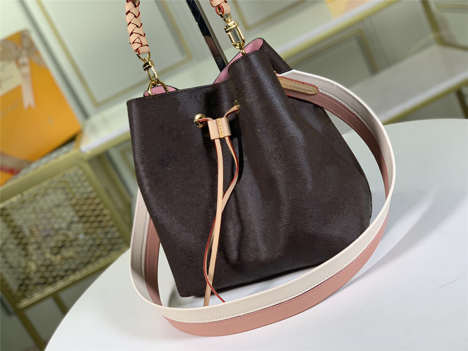 Summer Women Purse and Handbags 2022 New Fashion Casual Small Square Bags High Quality Unique Designer Shoulder Messenger Bags H0030
Summer Women Purse and Handbags 2022 New Fashion Casual Small Square Bags High Quality Unique Designer Shoulder Messenger Bags H0030