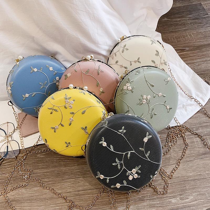 Evening Bags Female Lace Circular Crossbody For Women 2022 PU Leather Luxury Handbag Designer Small Ladies Sling Shoulder Messenger Bag, Green
Evening Bags Female Lace Circular Crossbody For Women 2022 PU Leather Luxury Handbag Designer Small Ladies Sling Shoulder Messenger Bag, Green