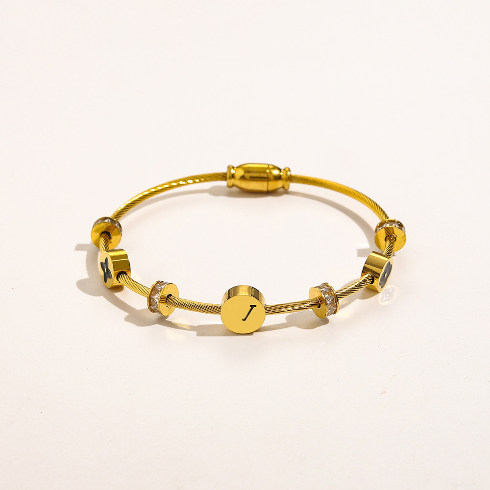 22SS 20style Stainless Steel Gold Siver Charm Bracelets Luxury Brand Designer Double Letters Classic Hollow Out Men Women Metal Wedding Party Jewelry Accessories
22SS 20style Stainless Steel Gold Siver Charm Bracelets Luxury Brand Designer Double Letters Classic Hollow Out Men Women Metal Wedding Party Jewelry Accessories
