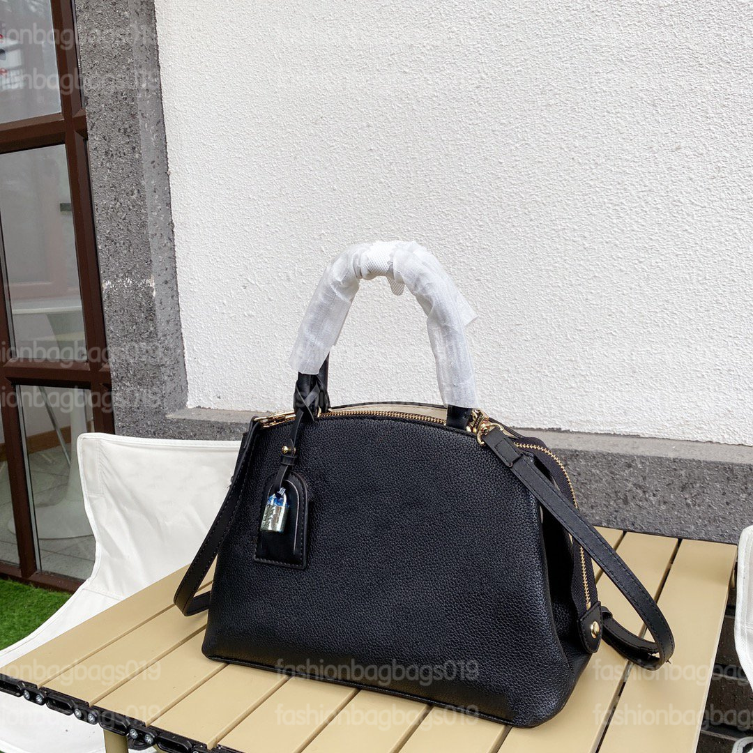 Grand Palais PM Tote Bag Bicolor Oversize Embossed Monograms Pattern Grain Cowhide Business Travel Bag with Tag Padlock Luxurys HandBag
Grand Palais PM Tote Bag Bicolor Oversize Embossed Monograms Pattern Grain Cowhide Business Travel Bag with Tag Padlock Luxurys HandBag