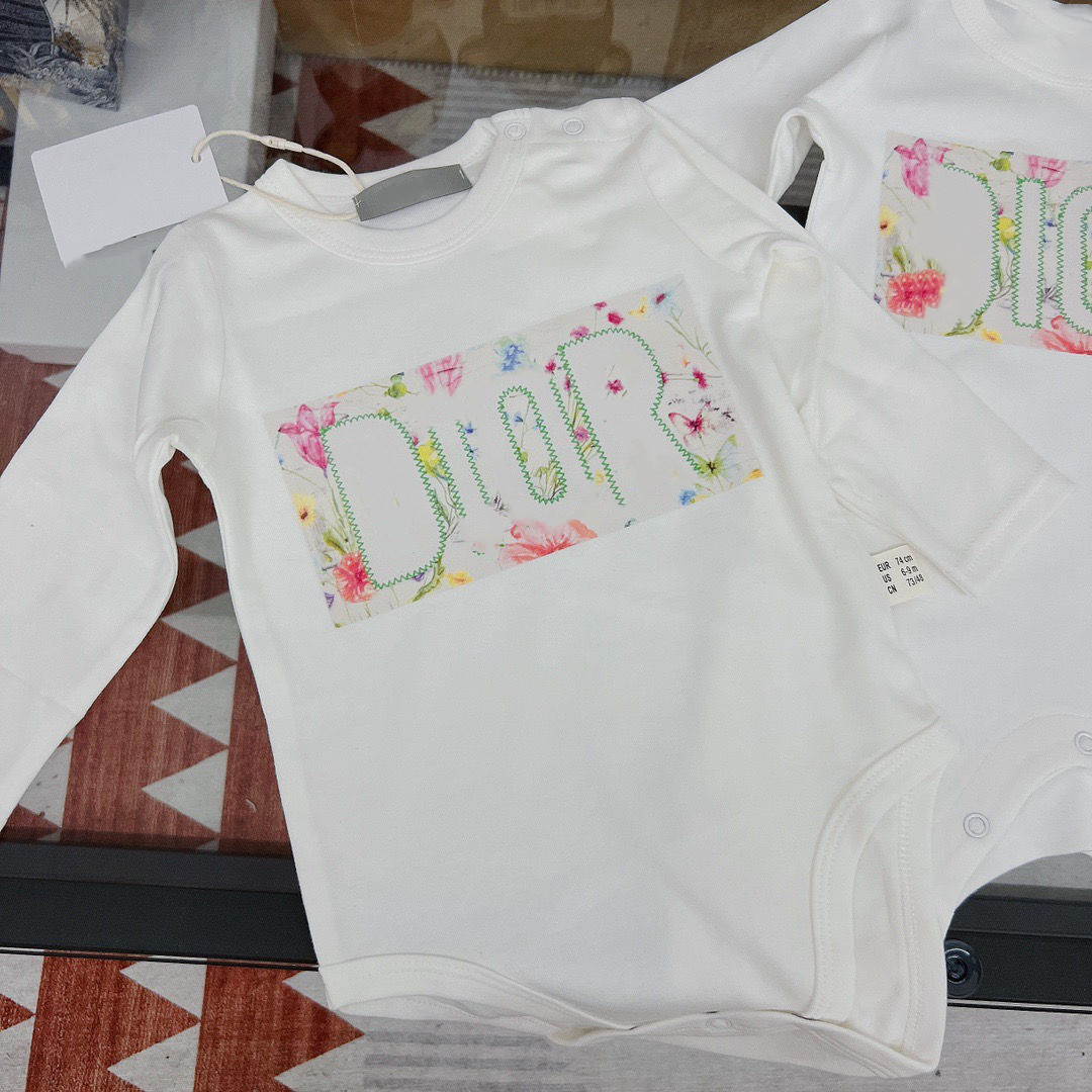 Newborn Baby Clothes Romper Designer Crawling Fasion Jumpsuits Infant Onesie Clothes Casual Pattern With Letters, White 2
Newborn Baby Clothes Romper Designer Crawling Fasion Jumpsuits Infant Onesie Clothes Casual Pattern With Letters, White 2