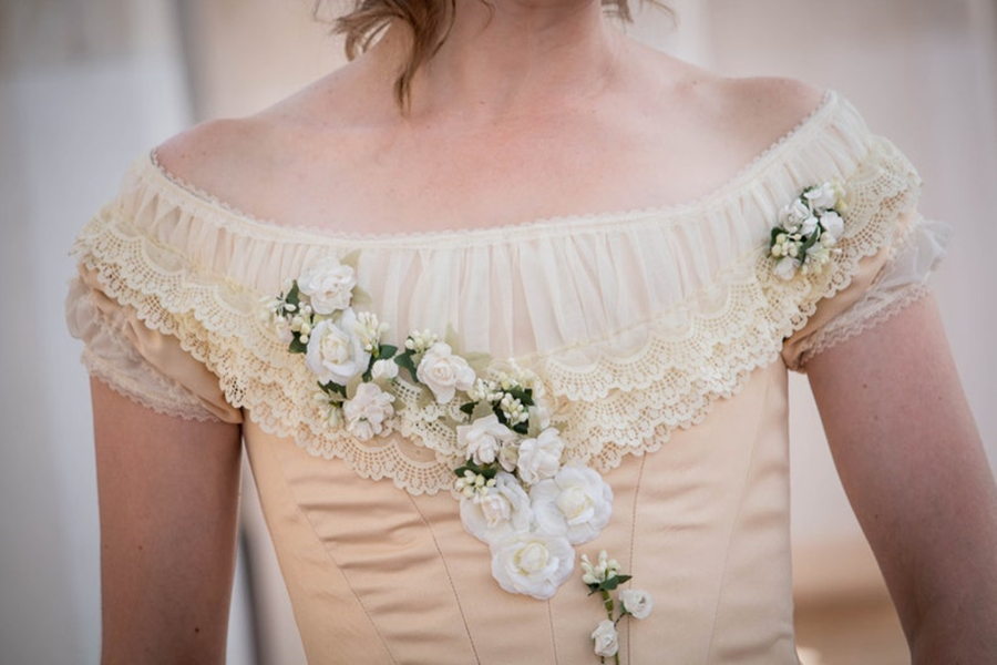 Vintage Victorian Champagne Wedding Dress Scoop Neck Ballroom Gothic Bridal Dresses 3D Floral Applique Long Flower Bustle Wedding Gowns