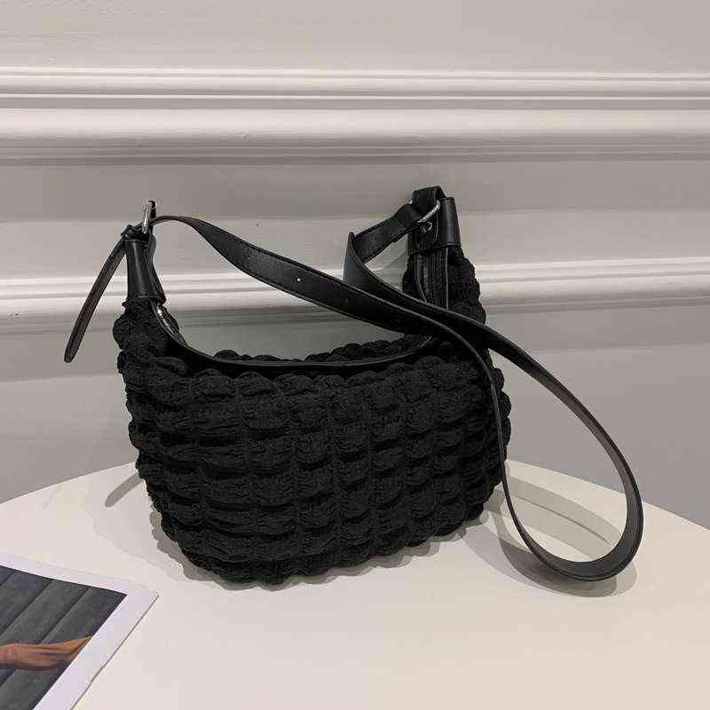 HBP Crossbody Bag Novelty Crimped Bubble Plaid s for Women Hobos Fabric Female Shoulder Ladies Fashionable Purses and Handbags 220727, Black bag
HBP Crossbody Bag Novelty Crimped Bubble Plaid s for Women Hobos Fabric Female Shoulder Ladies Fashionable Purses and Handbags 220727, Black bag