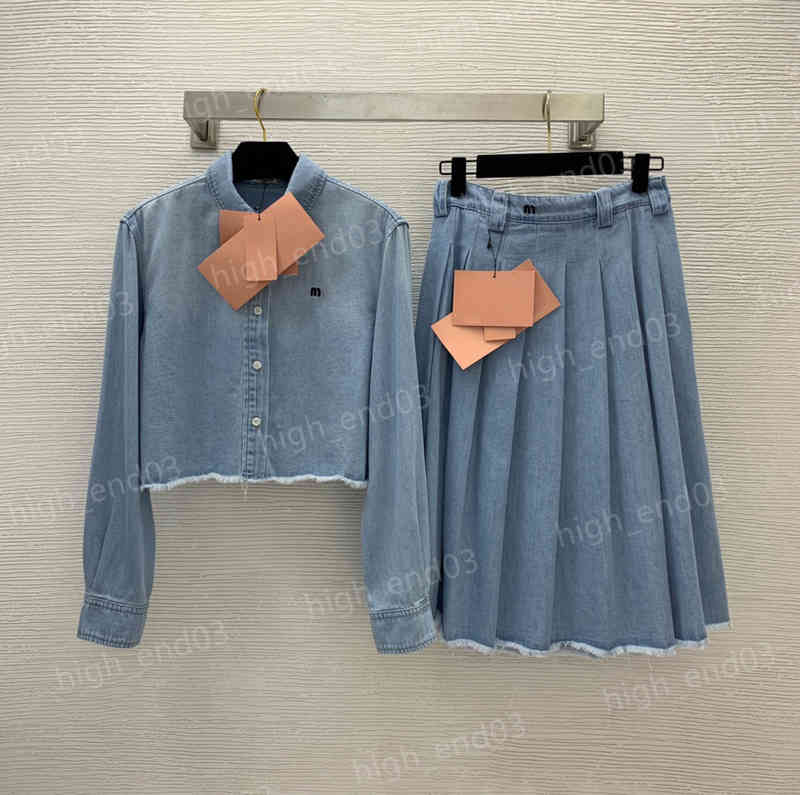 Womens Knitt Two Piece Dress Designer Tracksuits MIU Thin Denim Two-piece Suit Brand Letter Logo Embroidery Shirt Mid-length Skirt Sets Women Clothing 0912
Womens Knitt Two Piece Dress Designer Tracksuits MIU Thin Denim Two-piece Suit Brand Letter Logo Embroidery Shirt Mid-length Skirt Sets Women Clothing 0912
