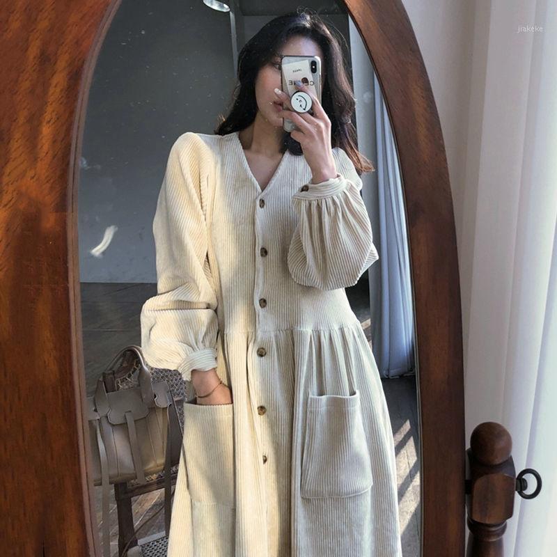 Vintage Pockets Design Women Solid Color Dress 2022 Autumn Winter Loose A Line Elegant Ladies Oversize Corduroy Dresses, Black
Vintage Pockets Design Women Solid Color Dress 2022 Autumn Winter Loose A Line Elegant Ladies Oversize Corduroy Dresses, Black
