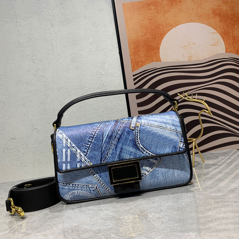 Cowboy Baguette Bag Illustration Clutch Bag Crossbody Bags Handbag Purse Co Branded Genuine Leather Fashion Letter Detachable Strap High Quality Hasp Hardware, Box
Cowboy Baguette Bag Illustration Clutch Bag Crossbody Bags Handbag Purse Co Branded Genuine Leather Fashion Letter Detachable Strap High Quality Hasp Hardware, Box
