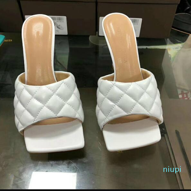 2022 The latest leather slippers Matte leather checked women shoes Square - mouthed, open-toed women flat heel slippers, Green
2022 The latest leather slippers Matte leather checked women shoes Square - mouthed, open-toed women flat heel slippers, Green