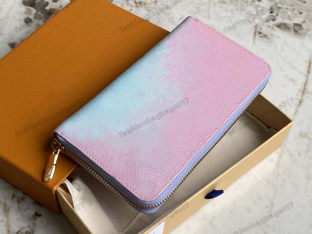 2022 ZIPPY WALLET M81340 Spring in the City collection Double card slot Sky blue Pink Gradient monograms Print Leather purse M81388 Women Luxury Designers Clutch bag
2022 ZIPPY WALLET M81340 Spring in the City collection Double card slot Sky blue Pink Gradient monograms Print Leather purse M81388 Women Luxury Designers Clutch bag