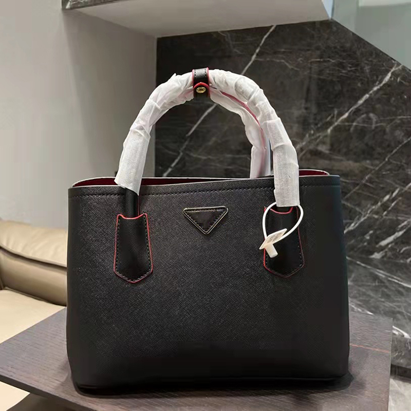 Designer Women Double Saffiano Tote Bag Italy Milano Brand Classic Red Lining Leather Shoulder Handbags Lady Black Killer Shopping Handbag Luxurys Designers Bags
Designer Women Double Saffiano Tote Bag Italy Milano Brand Classic Red Lining Leather Shoulder Handbags Lady Black Killer Shopping Handbag Luxurys Designers Bags
