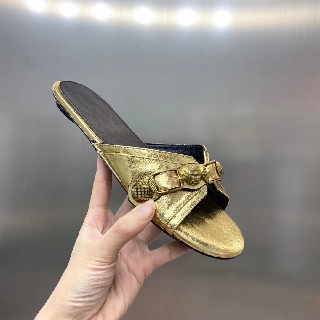2022 Newest Summer Slides Shoes Leather Woman Slippers Outdoor Slippers Metal Decora Woman Slippers Morden Sliipers Botas Mujer, As pic
2022 Newest Summer Slides Shoes Leather Woman Slippers Outdoor Slippers Metal Decora Woman Slippers Morden Sliipers Botas Mujer, As pic