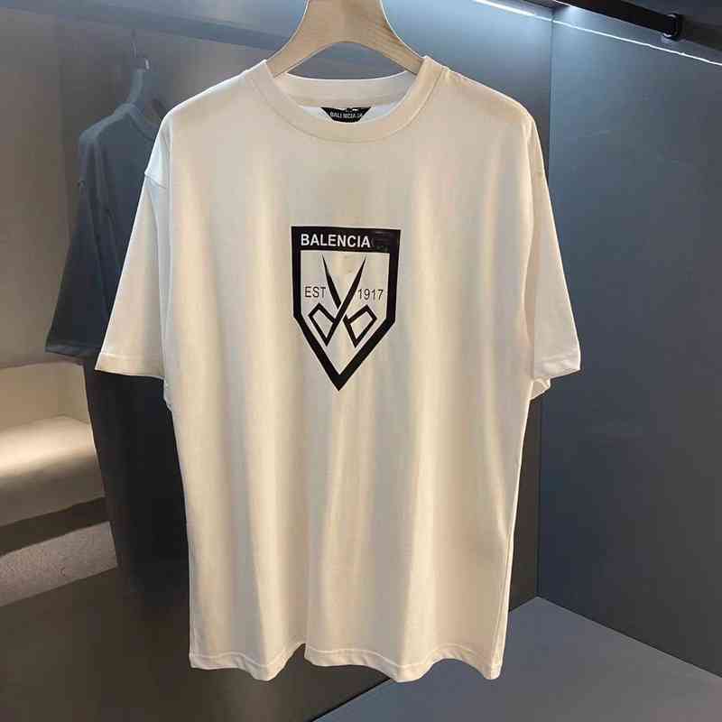 Designer Balanciagas T Shirt Vintage Oversized Luxe Fashion Men Womens Lovers Shirts Fashion Tshirts With Letters Casual Summer Balenciga Tee
Designer Balanciagas T Shirt Vintage Oversized Luxe Fashion Men Womens Lovers Shirts Fashion Tshirts With Letters Casual Summer Balenciga Tee