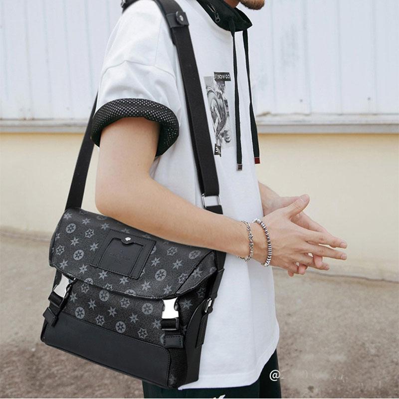 designers mens Shoulder bags Purses Classic fashion men messenger bags Leather cross body bag school bookbag should crossbody bag, Black flower
designers mens Shoulder bags Purses Classic fashion men messenger bags Leather cross body bag school bookbag should crossbody bag, Black flower