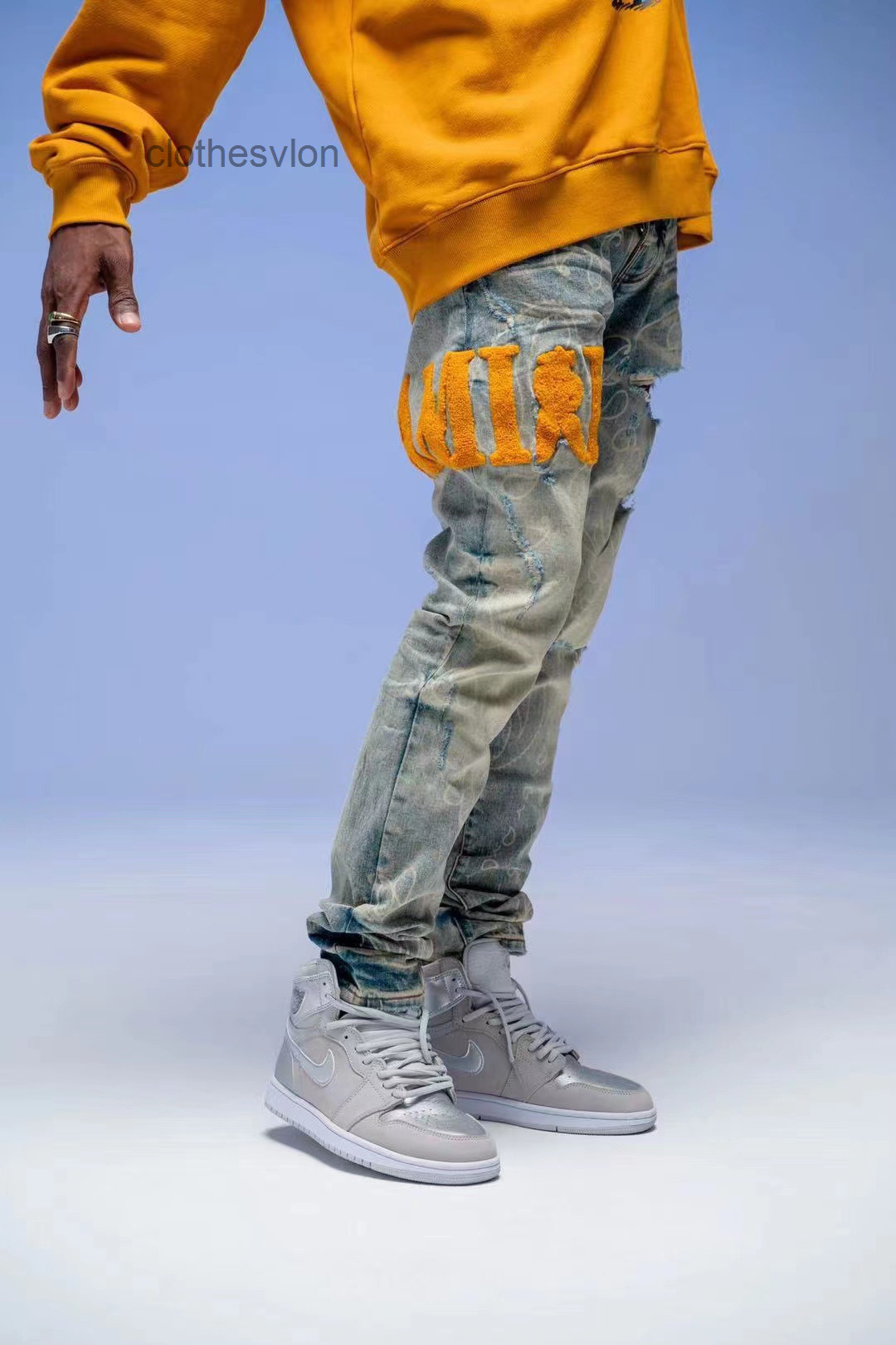 Designer Jeans 2022 Amirss Jean Mens Fashion High Street Washing Water Used Yellow Mud Rabbit Embroidered Cashew Flower Hole Slim Fit Small Leg, Light blue
Designer Jeans 2022 Amirss Jean Mens Fashion High Street Washing Water Used Yellow Mud Rabbit Embroidered Cashew Flower Hole Slim Fit Small Leg, Light blue