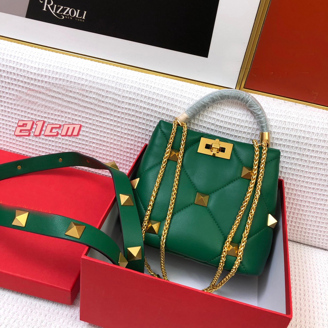 2022 Wholesale solid color messenger bag large capacity three-dimensional rivet design high-quality leather high-grade chain fashion handbag, Lavender
2022 Wholesale solid color messenger bag large capacity three-dimensional rivet design high-quality leather high-grade chain fashion handbag, Lavender