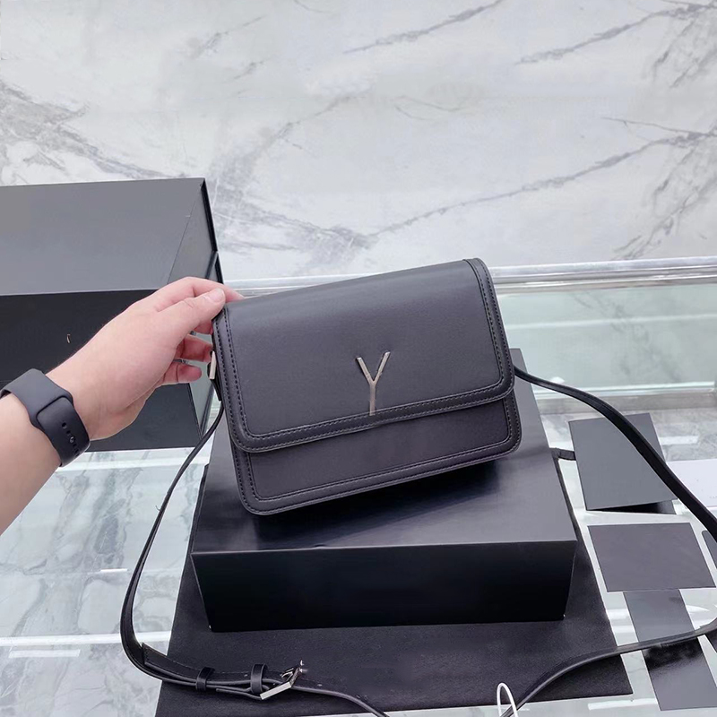 Cowhide Flap Crossbody Bag Women Square Handbags Shoulder Bags Purse Mini Clutch Bag Plain Genuine Leather Fashion Letter Hardware Magnetic Hasp High Quality, Black silver hardware
Cowhide Flap Crossbody Bag Women Square Handbags Shoulder Bags Purse Mini Clutch Bag Plain Genuine Leather Fashion Letter Hardware Magnetic Hasp High Quality, Black silver hardware