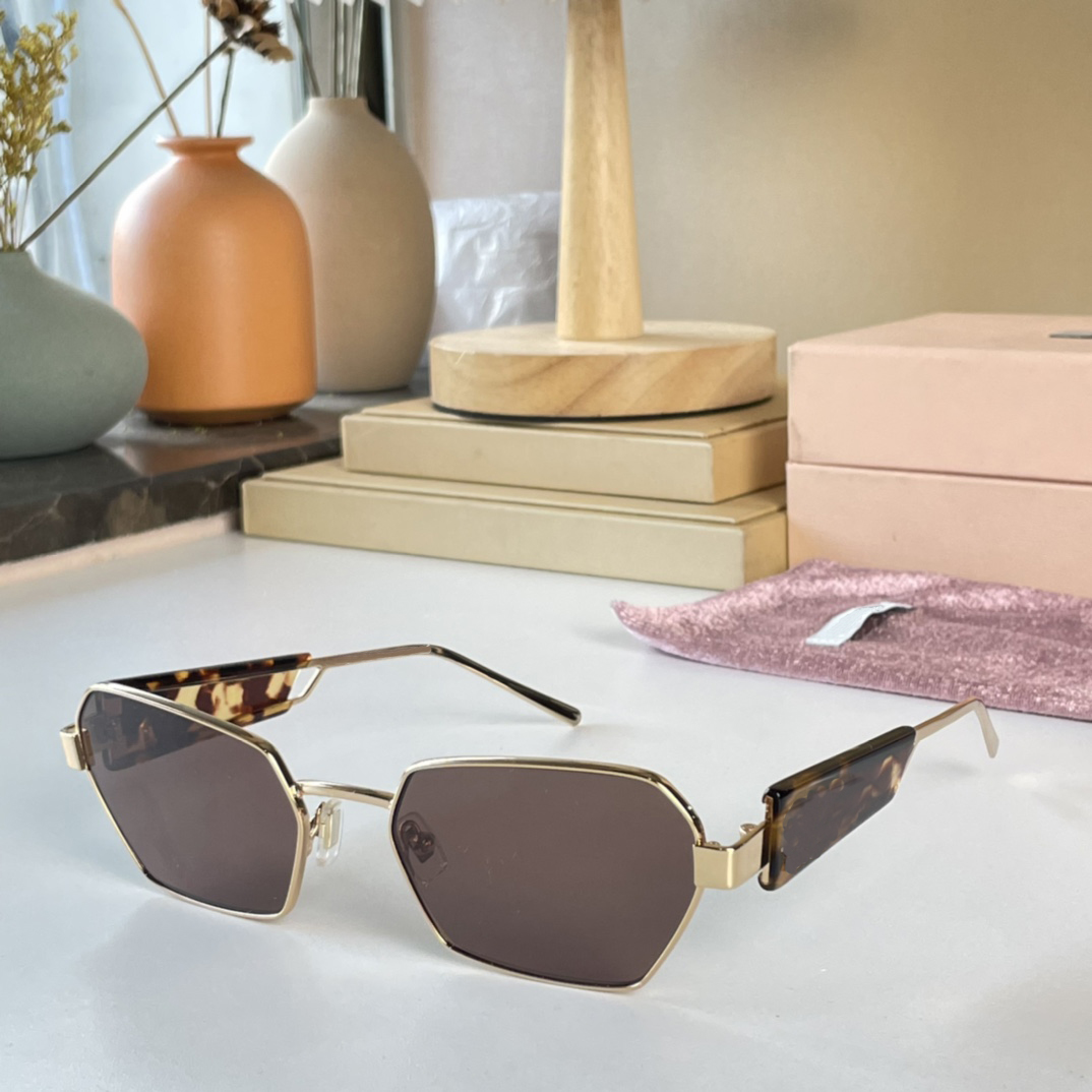 New Leopard Print Color Cycling Sunglasses Polarized Polygonal Sunglasses Personality Anti-UV Glasses
New Leopard Print Color Cycling Sunglasses Polarized Polygonal Sunglasses Personality Anti-UV Glasses