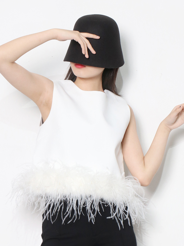 TWOTWINSTYLE White Chic Patchwork Feather Vest For Women Round Neck Sleeveless Casual Tank Tops Female Fashion Clothing 220316