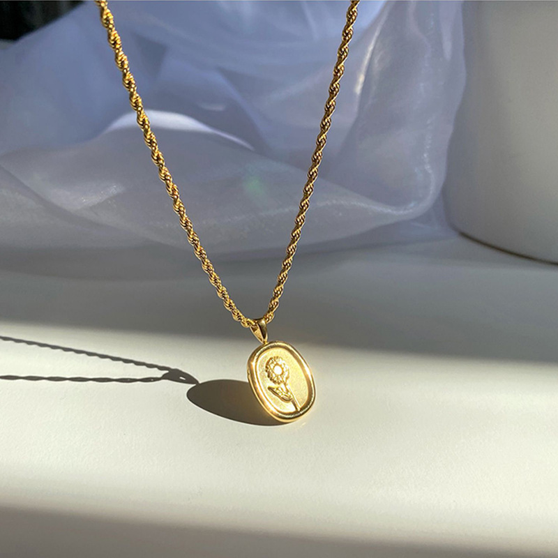 2022 fashion square design pendant necklace sun flower pattern ladies jewelry to send relatives and friends send lover gold-plated not fade gift party
2022 fashion square design pendant necklace sun flower pattern ladies jewelry to send relatives and friends send lover gold-plated not fade gift party