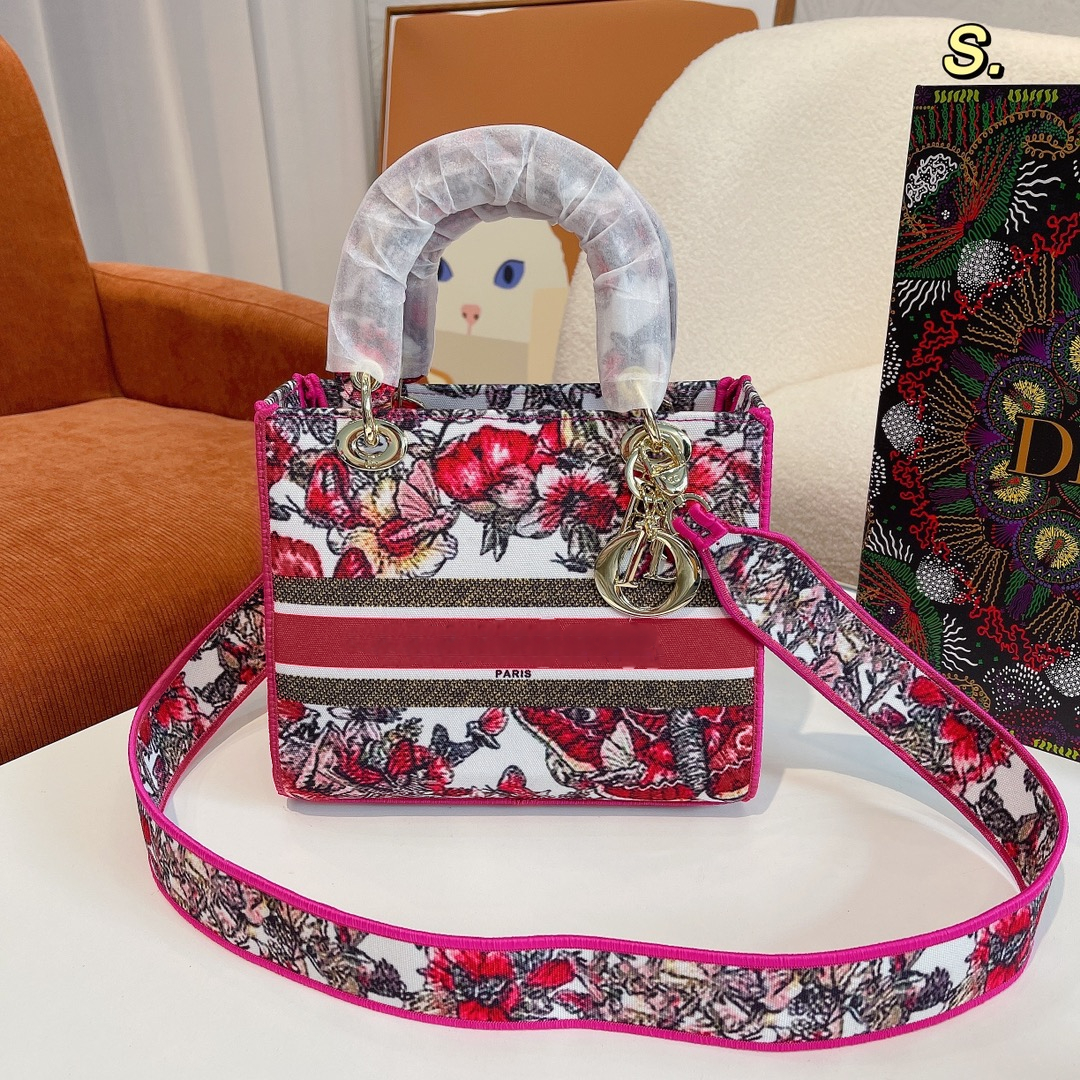 Top quality women handbags Tote bags flower pattern business Embroidery crossbody Bag small size 23cm shoulder bag
Top quality women handbags Tote bags flower pattern business Embroidery crossbody Bag small size 23cm shoulder bag